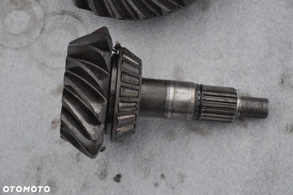 DYFERENCJAŁ WAŁEK KOŁO TALERZOWE Tył  JOHN DEERE 6215R - 2