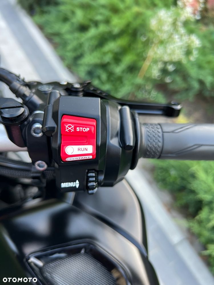 Yamaha MT - 30