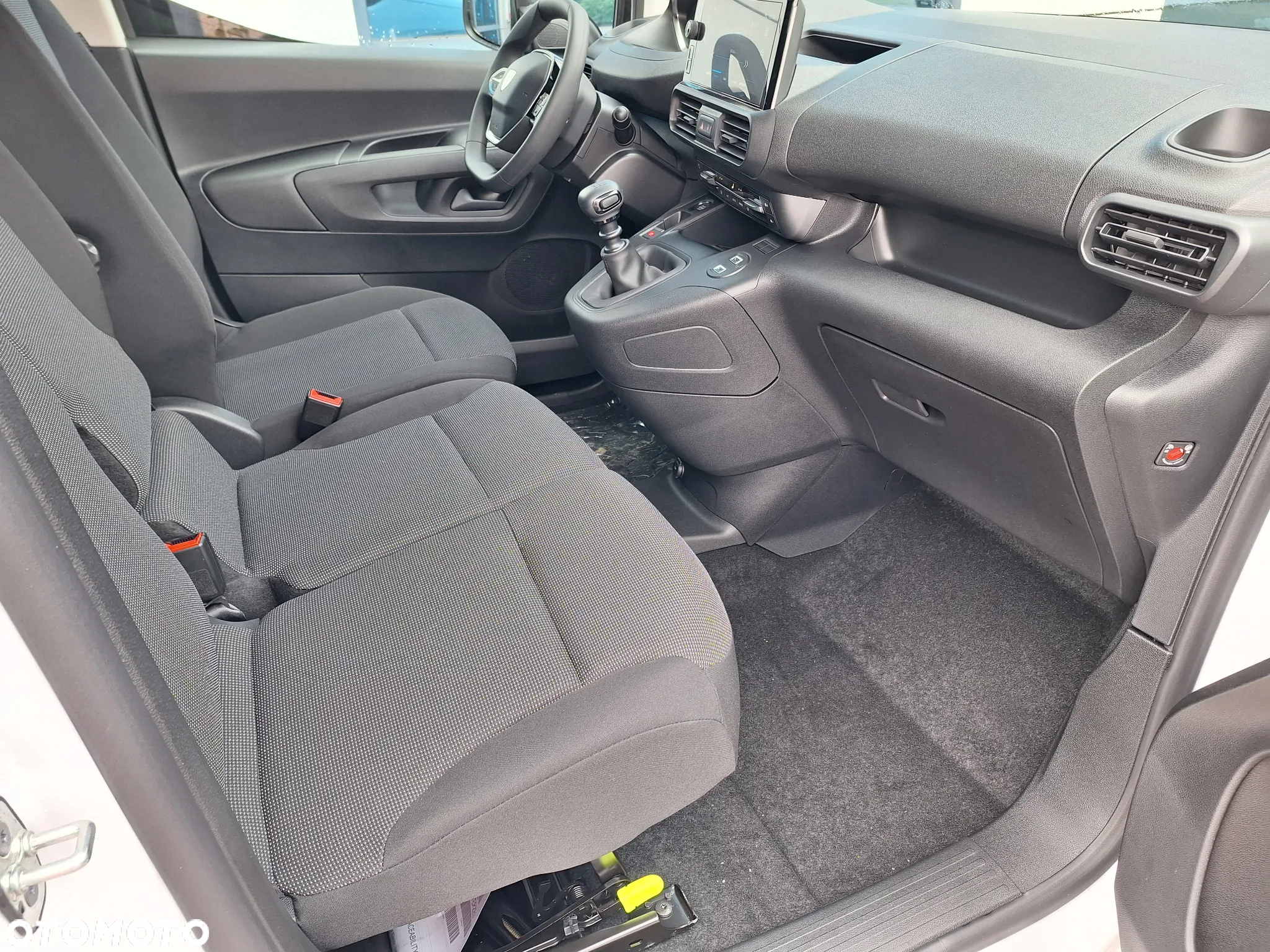 Peugeot Partner Furgon Long 950kg BlueHDi 100 KM S&S M6 - 14