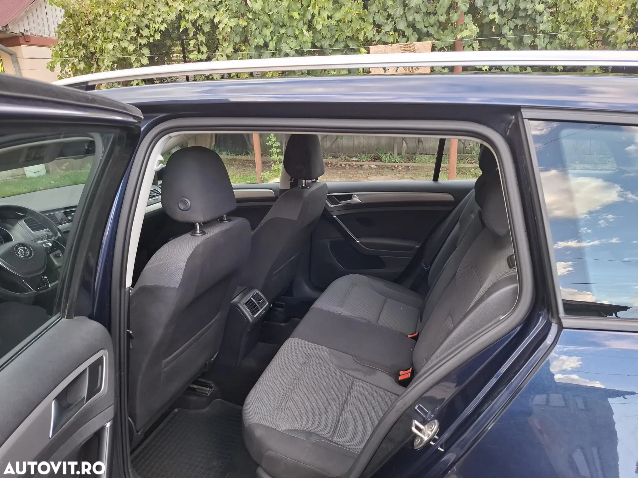 Volkswagen Golf 1.6 TDI BlueMotion Technology Comfortline - 25