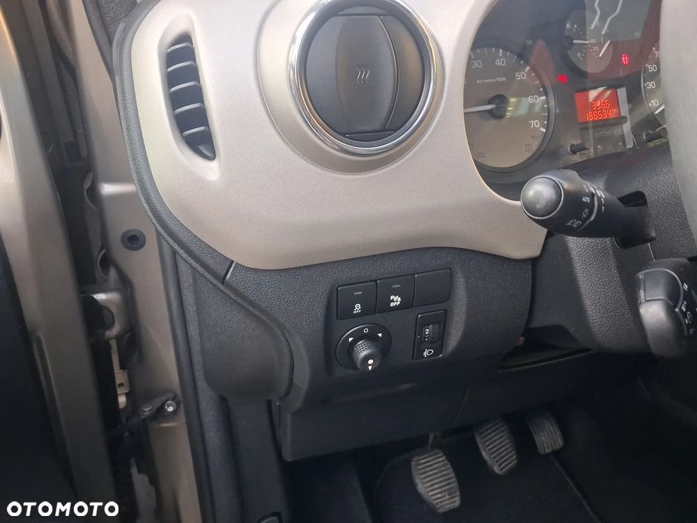 Peugeot Partner HDi FAP 115 Style - 26