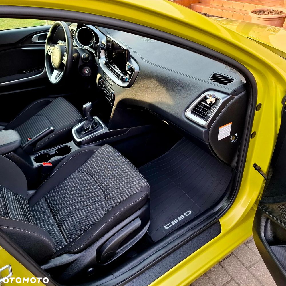 Kia Ceed 1.6 CRDi (48V Mild-Hybrid) Vision - 10