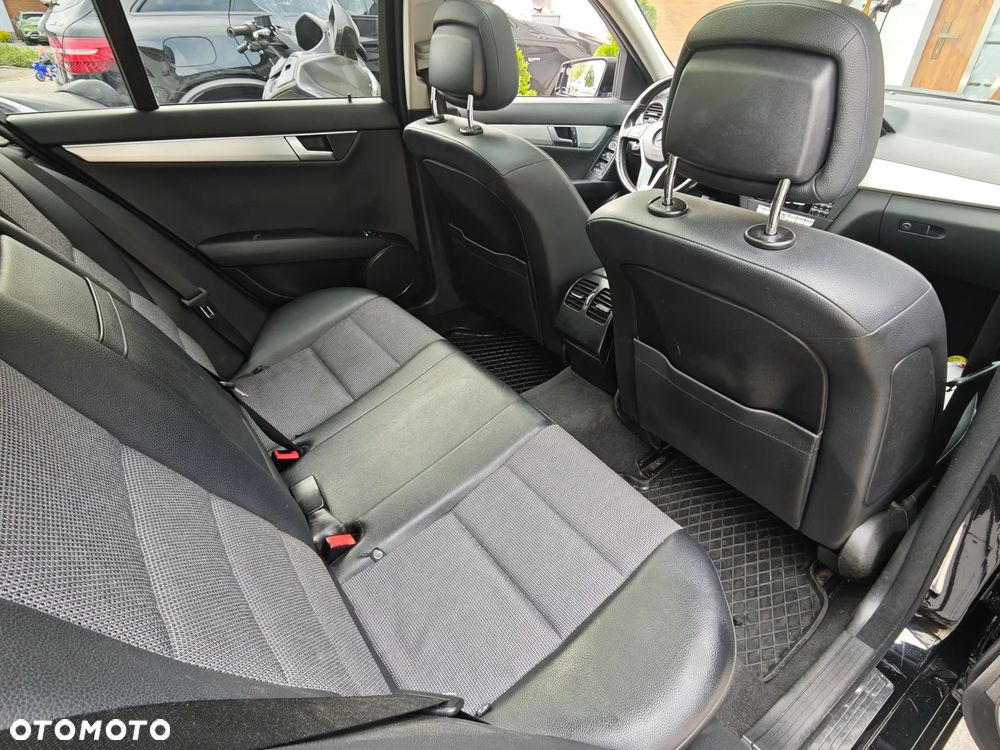 Mercedes-Benz Klasa C 250 CDI DPF (BlueEFFICIENCY) 7G-TRONIC Avantgarde - 30