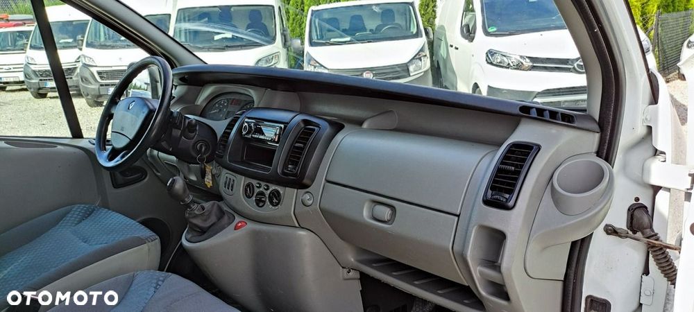 Renault Trafic - 25