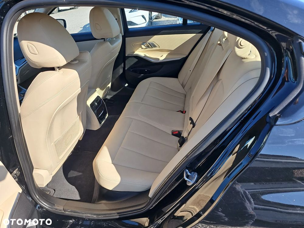 BMW Seria 3 330e Sport Line - 20