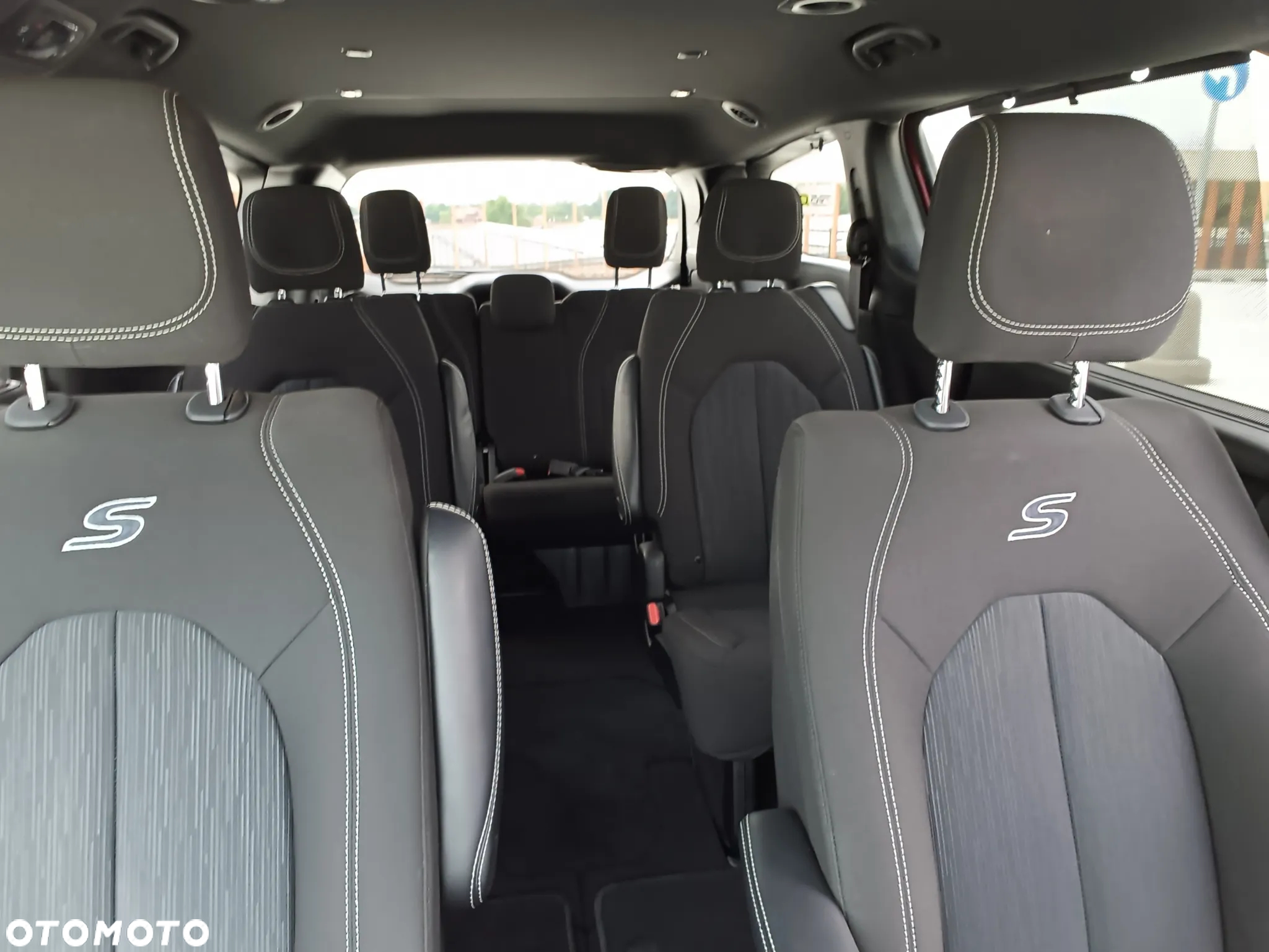 Chrysler Pacifica - 26
