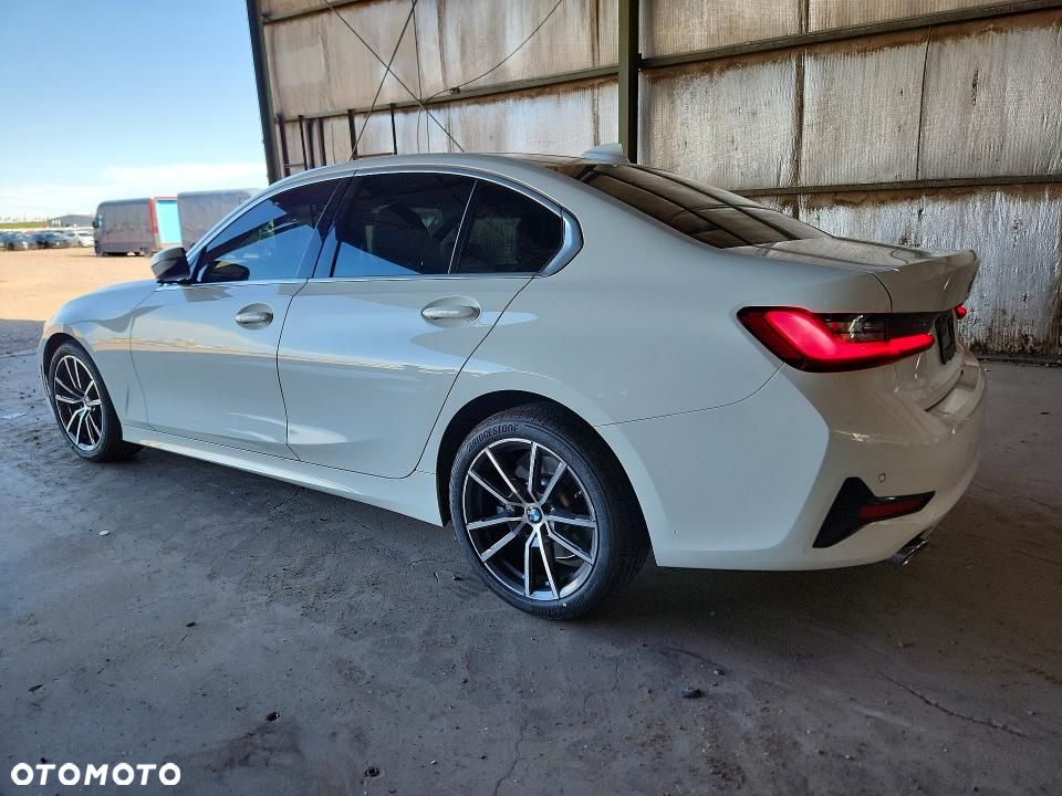 BMW Seria 3 330i Advantage sport - 3