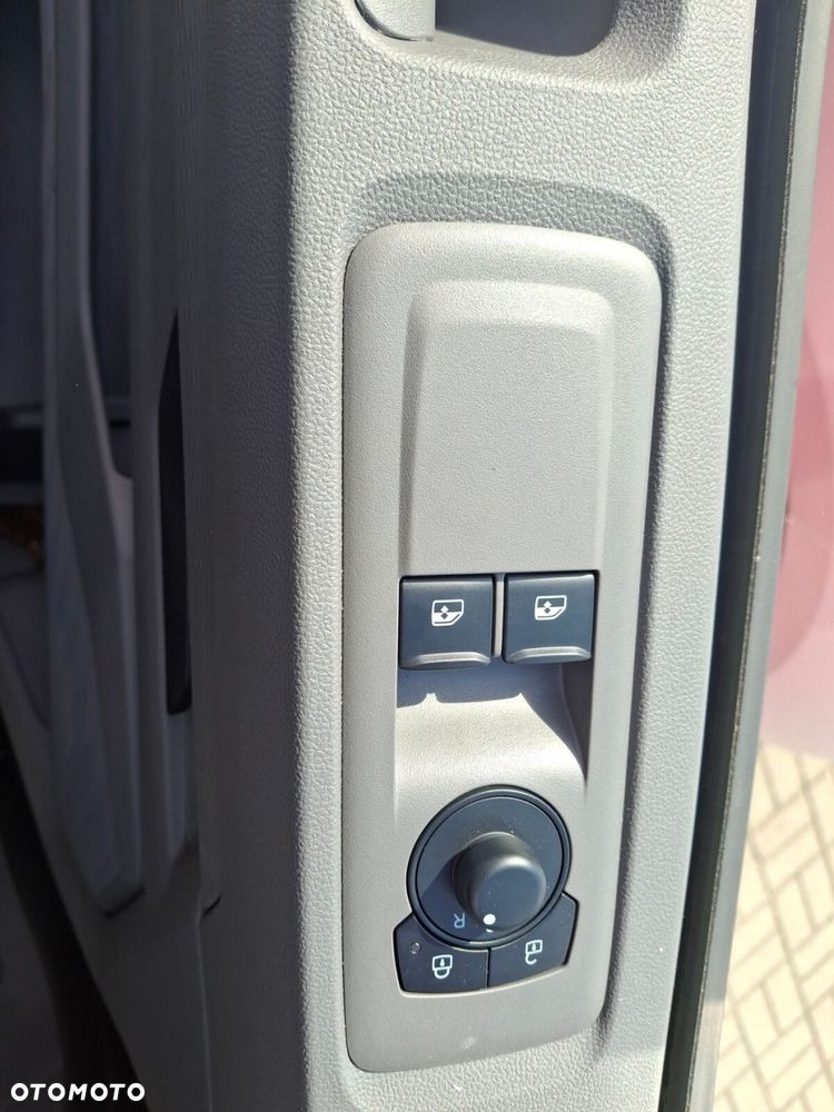 Volkswagen Transporter - 31