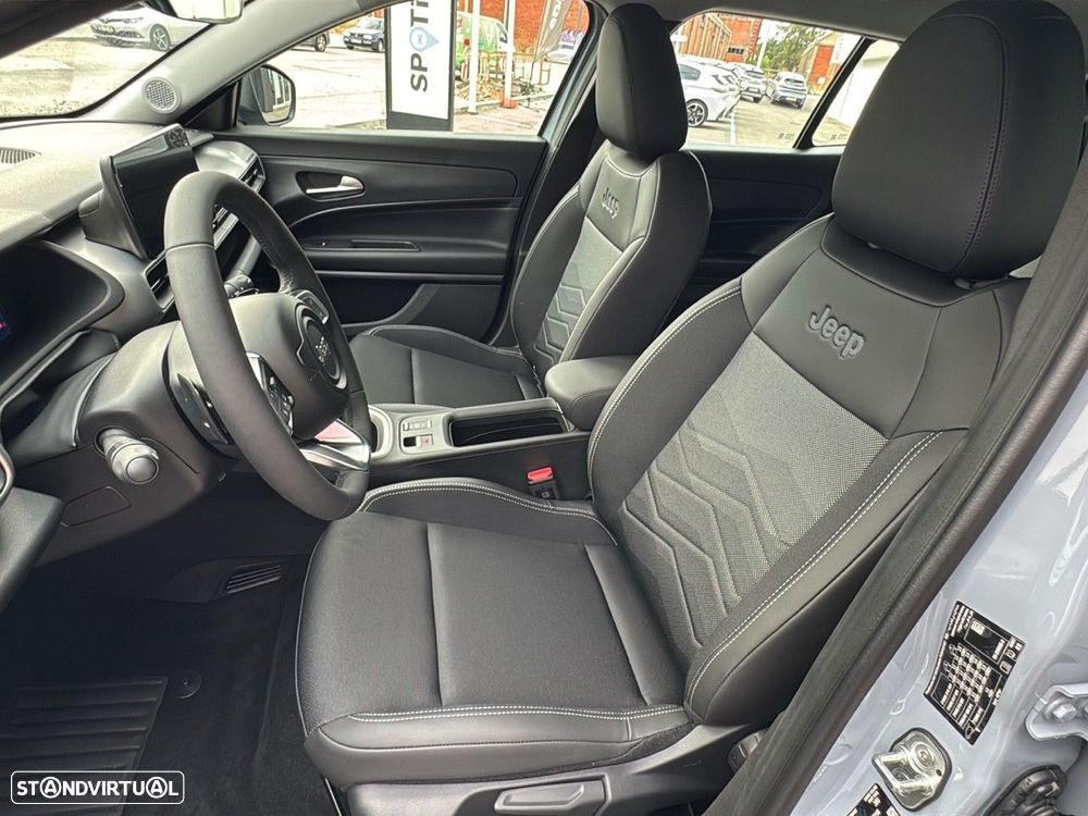 Jeep Avenger 1.2 e-Hybrid Altitude DCT - 9