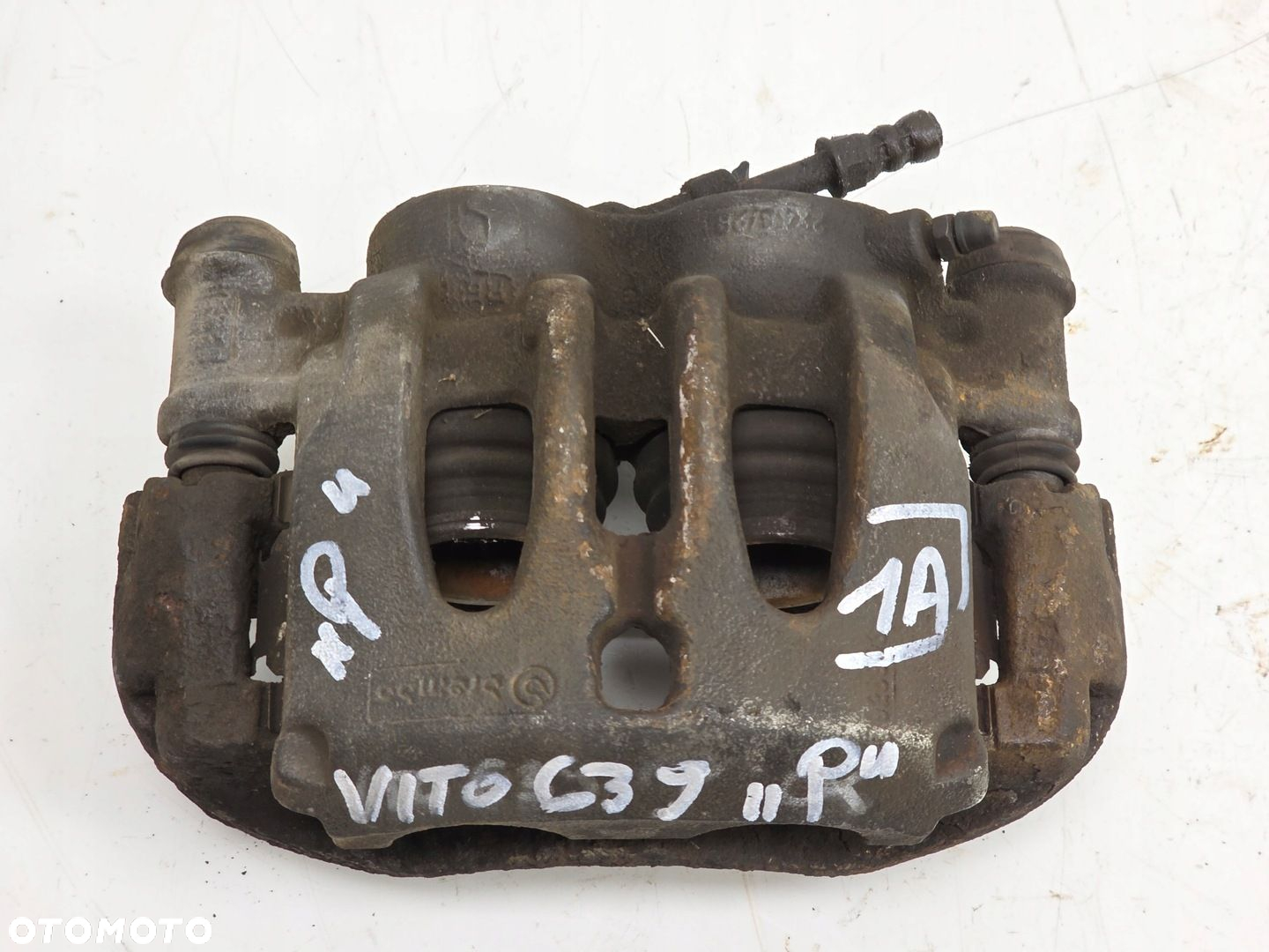 VITO VIANO W639 03- ZACISK HAMULCOWY JARZMO PRAWY PRZOD 1A - 2