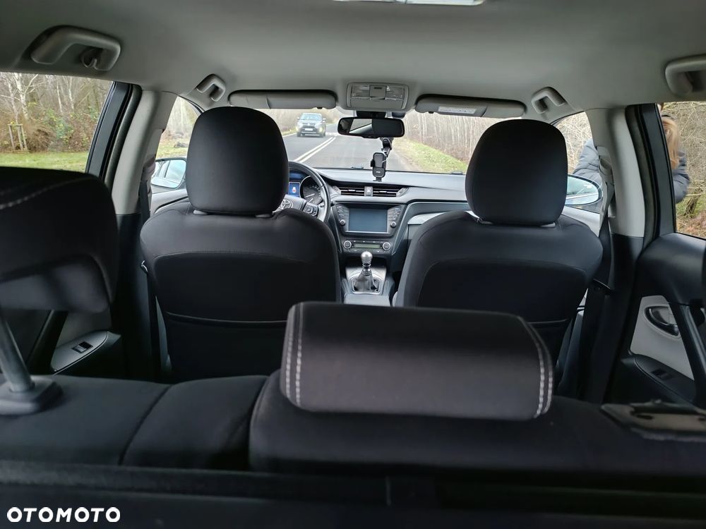 Toyota Avensis 1.8 Premium - 16