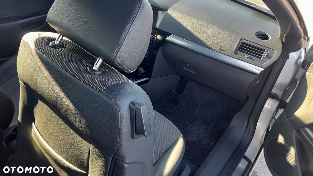 Opel Astra 1.8 Edition 111 Jahre - 10