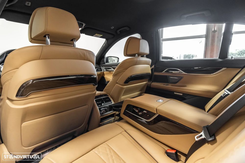BMW 740 d xDrive Pack M - 11