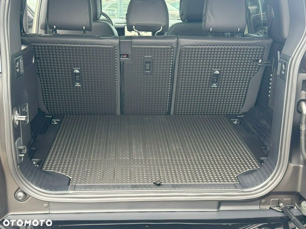 Land Rover Defender - 28
