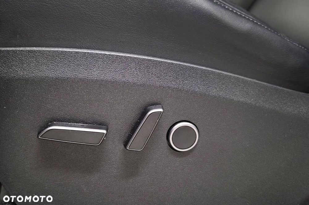 Tesla Model Y Long Range AWD - 21