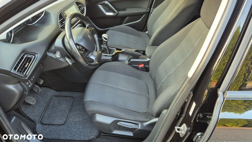 Peugeot 308 SW 1.2 PureTech Allure S&S - 11