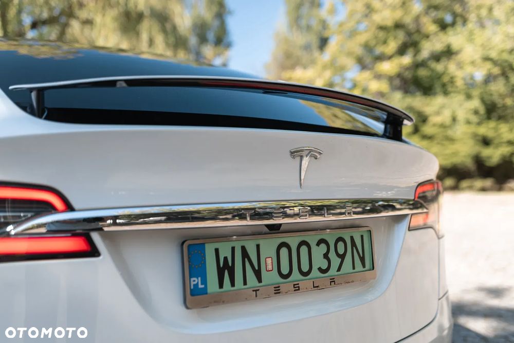 Tesla Model X 75 D - 9
