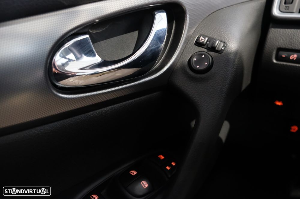 Nissan Qashqai 1.5 dCi N-Connecta J18+Led - 20