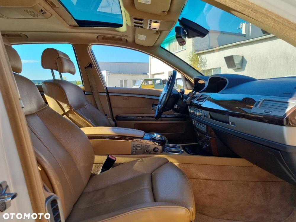 BMW Seria 7 750i - 28