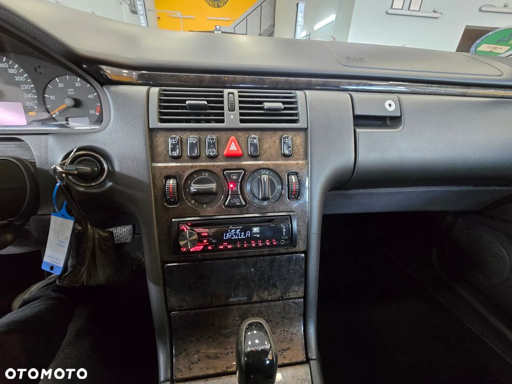 Mercedes-Benz Klasa E - 15