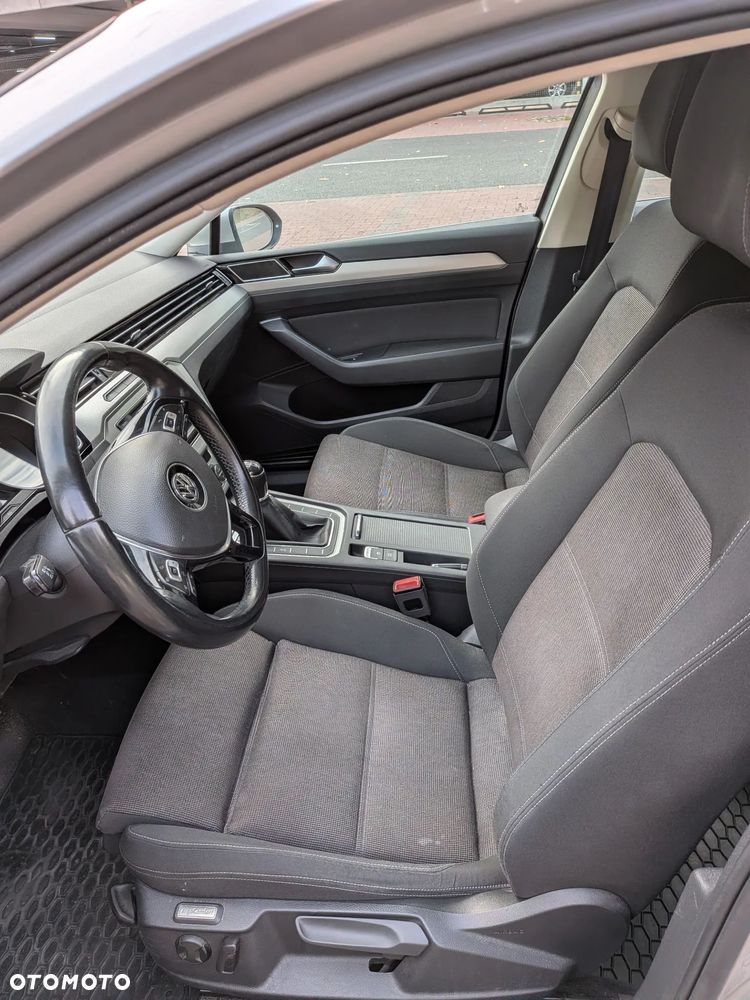 Volkswagen Passat - 13