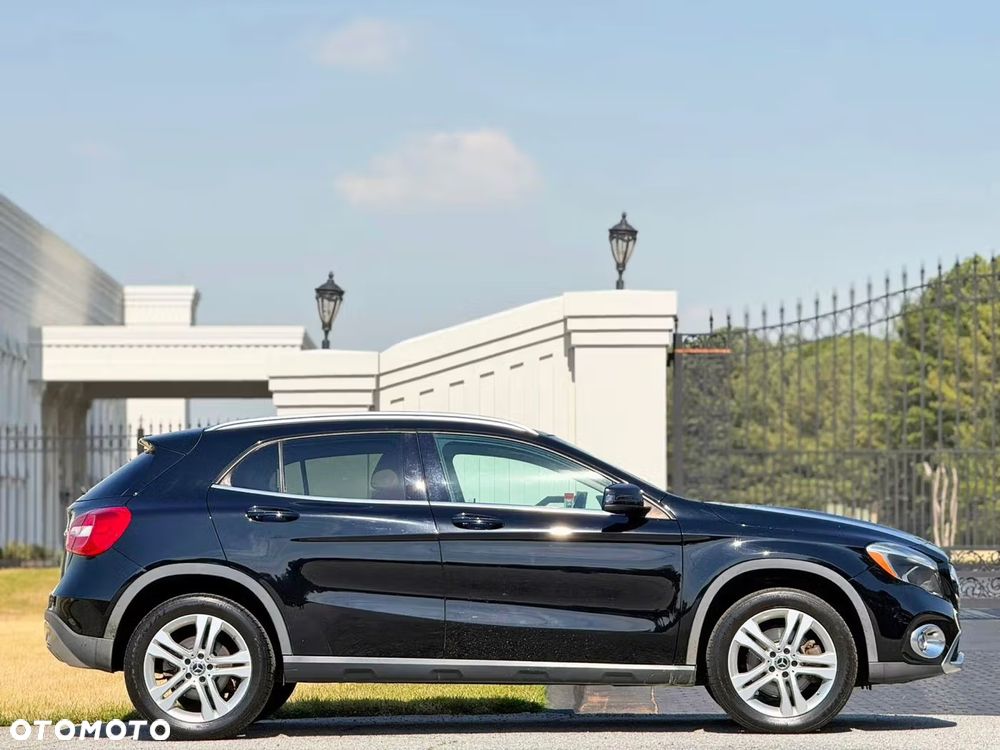 Mercedes-Benz GLA 250 7G-DCT - 11