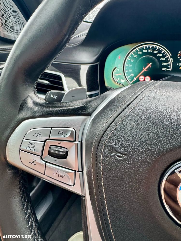 BMW Seria 7 730d xDrive - 28