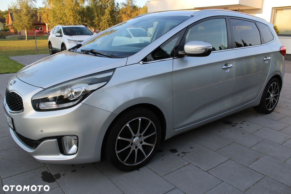 Kia Carens - 22