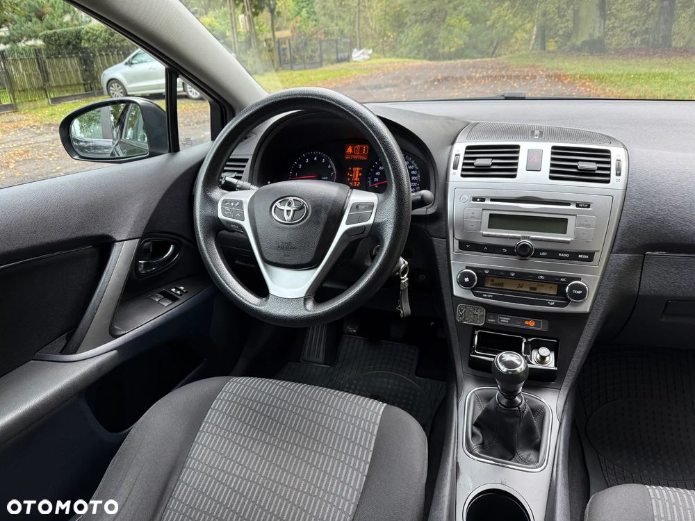 Toyota Avensis 1.6 Luna - 26