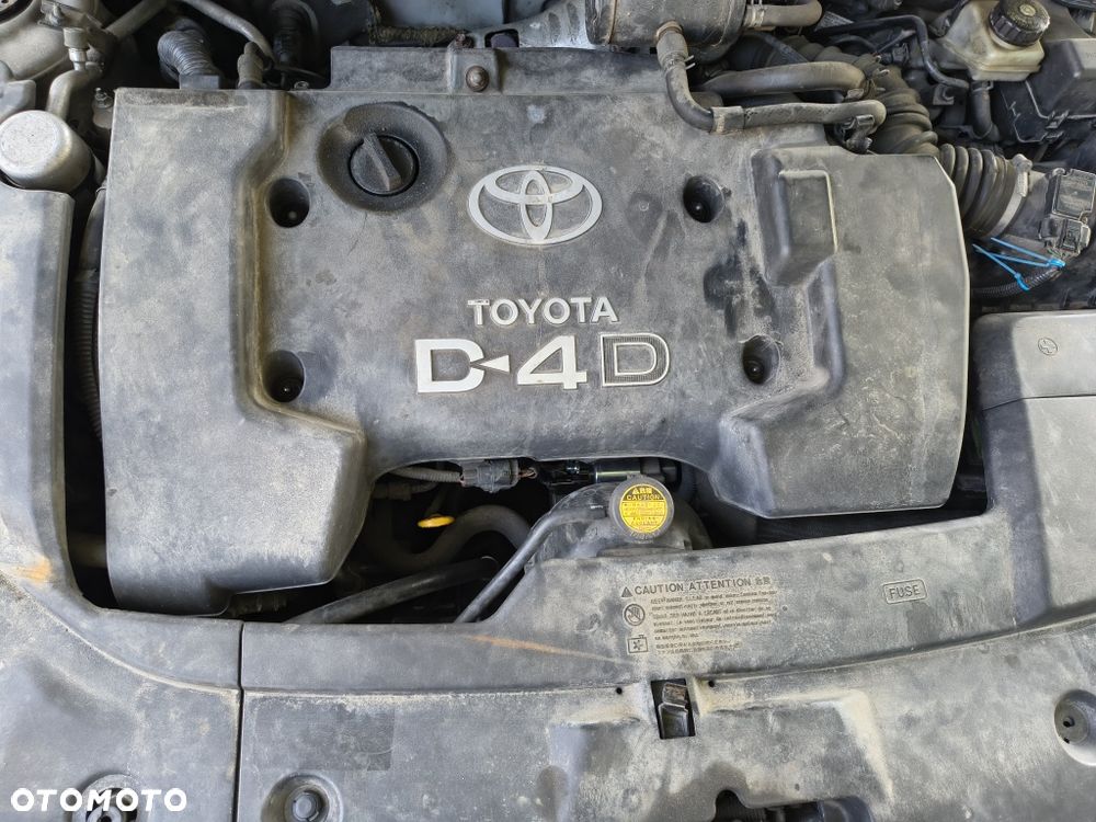 Toyota Avensis - 2