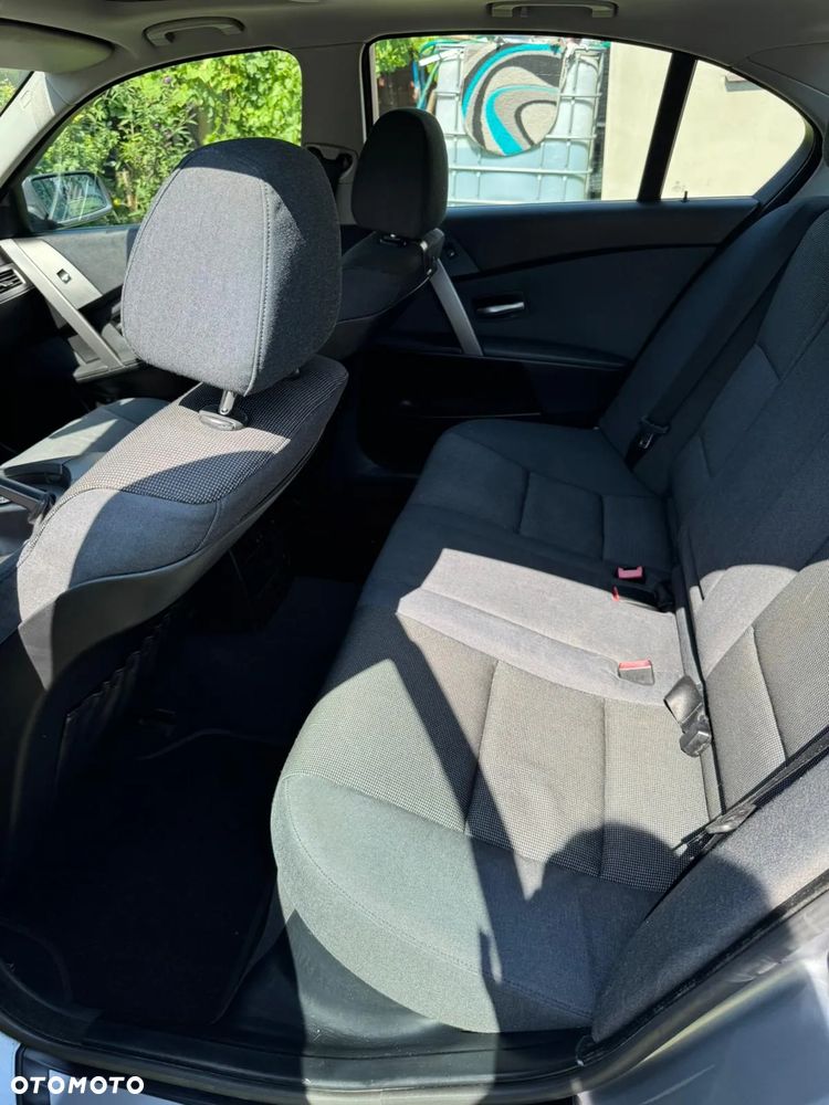 BMW Seria 5 520i - 11