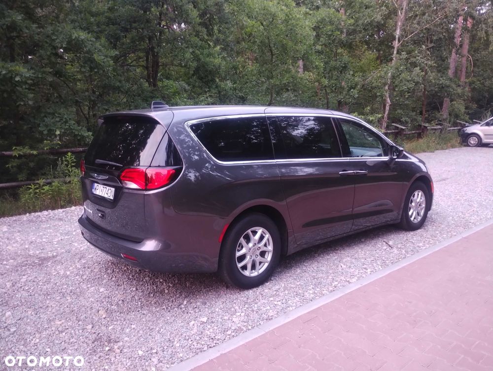 Chrysler Pacifica - 4