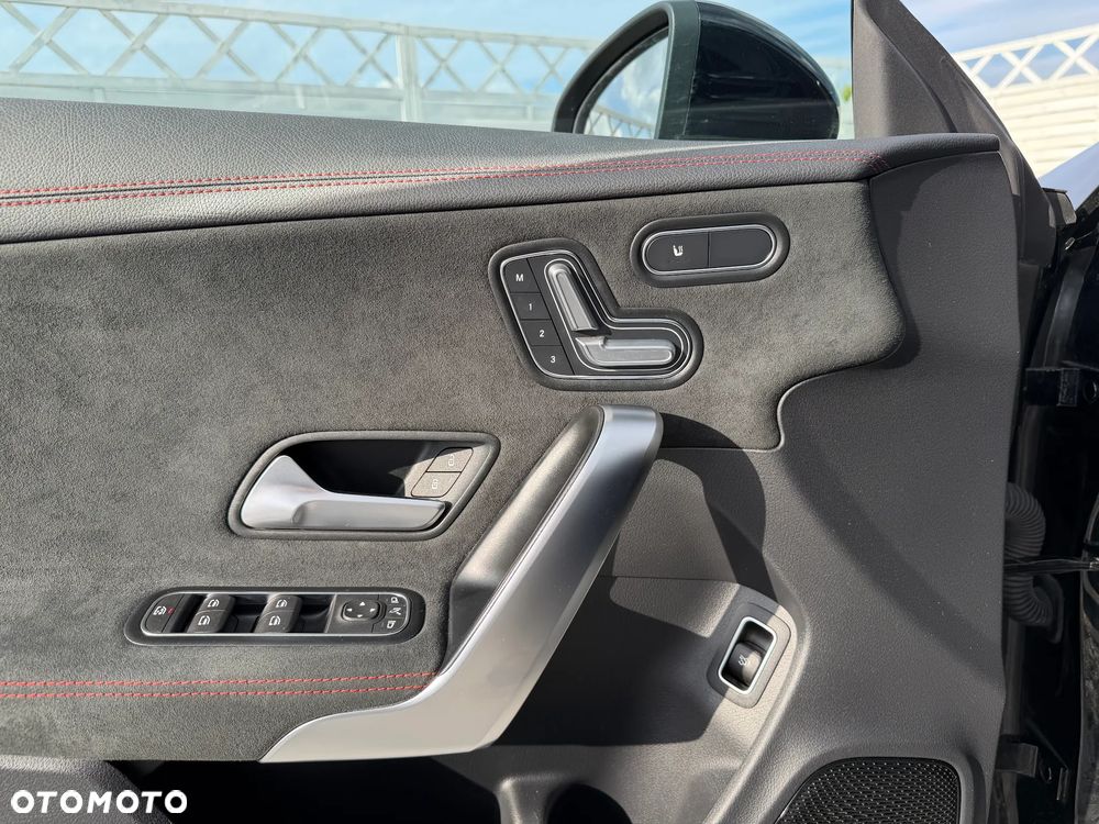 Mercedes-Benz CLA 250 4-Matic AMG Line 7G-DCT - 21