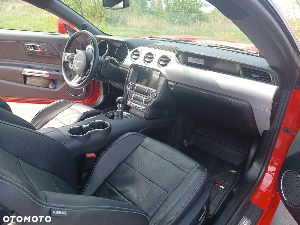 Ford Mustang 5.0 V8 GT - 2