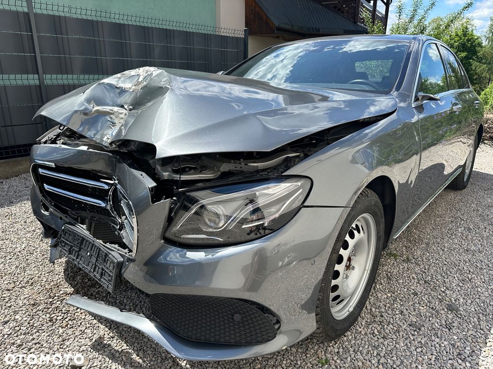 Mercedes-Benz Klasa E 200 4-Matic 9G-TRONIC - 32