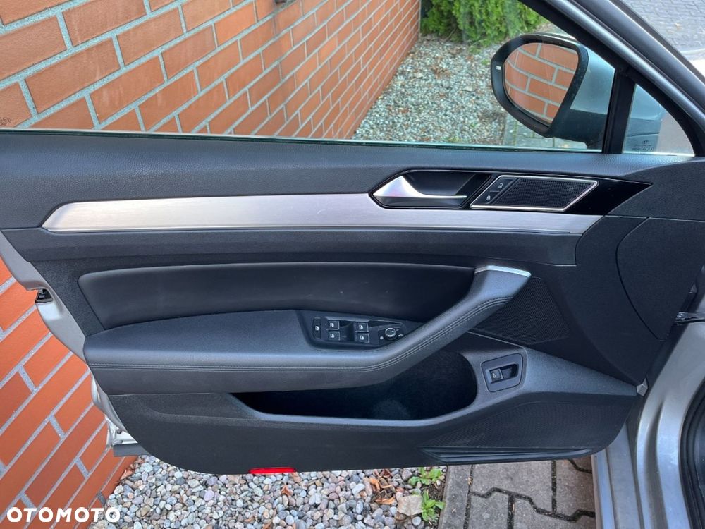 Volkswagen Passat - 26