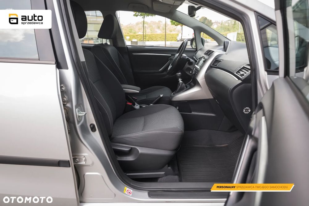 Toyota Verso 1.8 Premium 7os - 23
