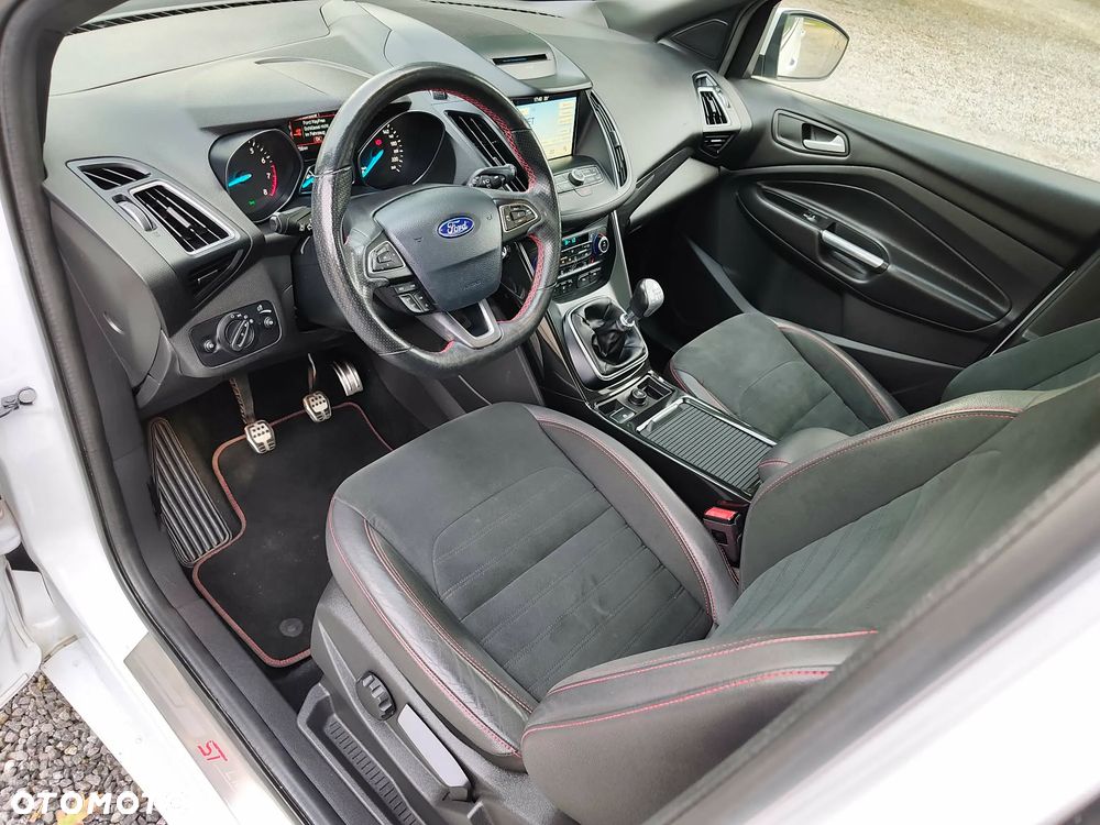 Ford Kuga 1.5 EcoBoost 2x4 ST-Line - 24