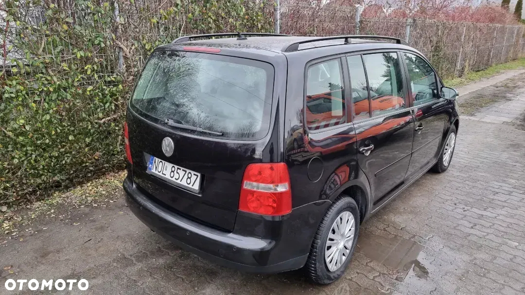 Volkswagen Touran 2.0 FSI Highline Tiptr - 22