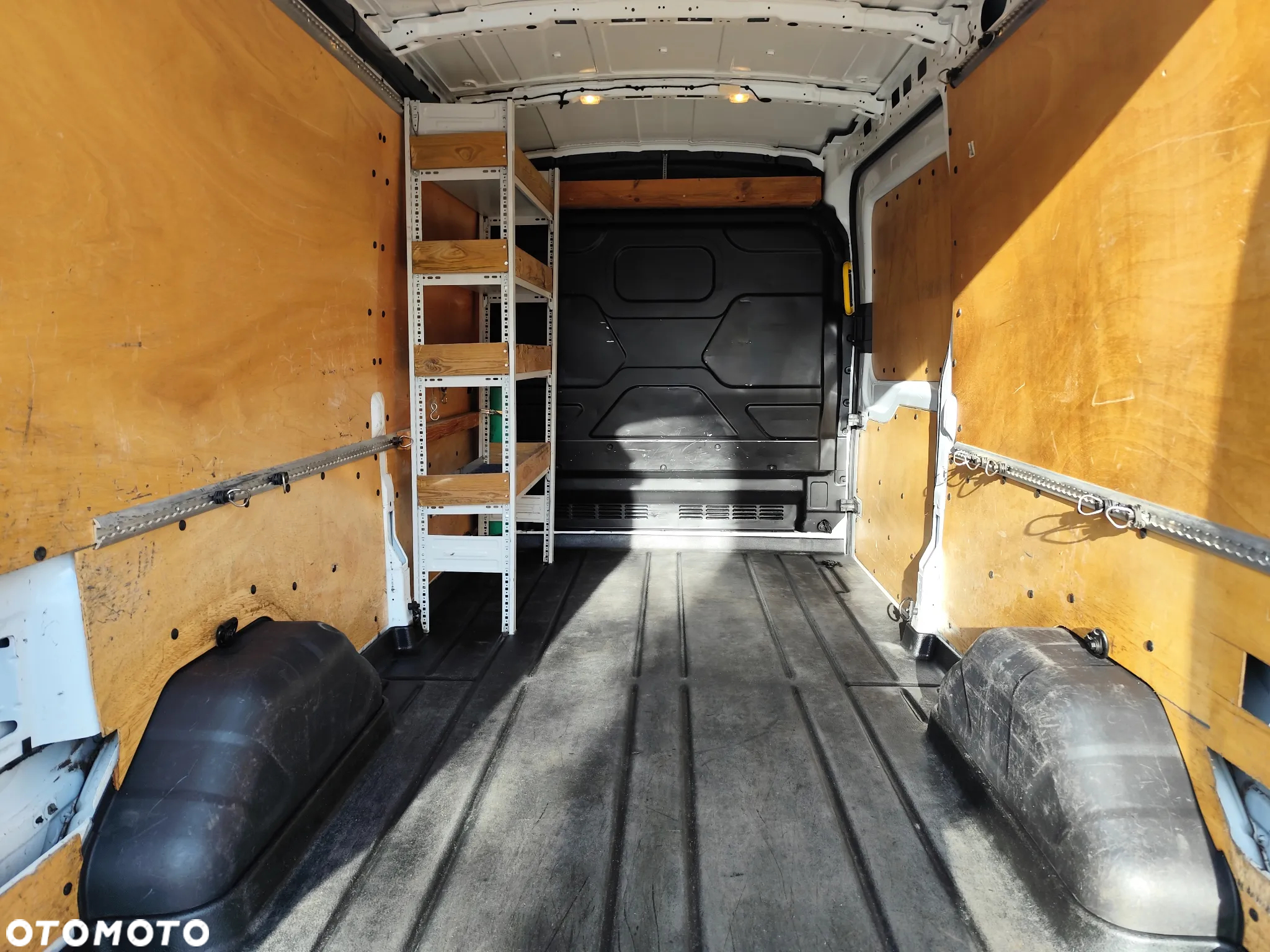 Ford Transit - 12