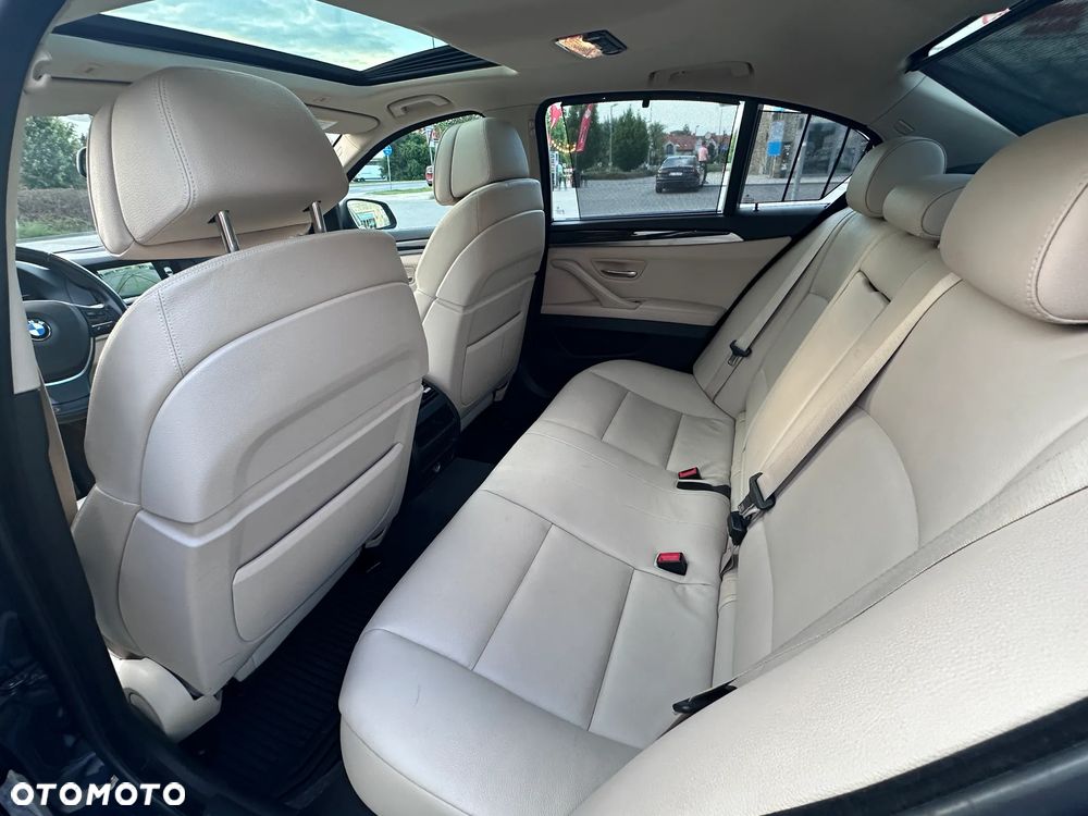BMW Seria 5 525d xDrive - 17