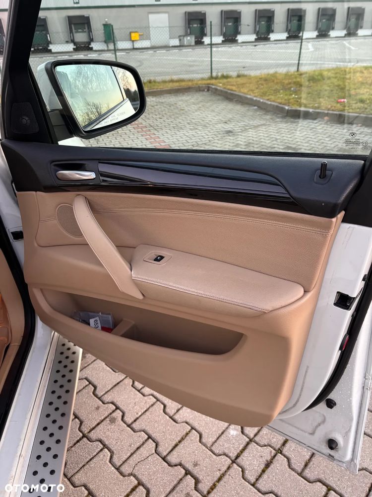 BMW X5 xDrive48i - 20