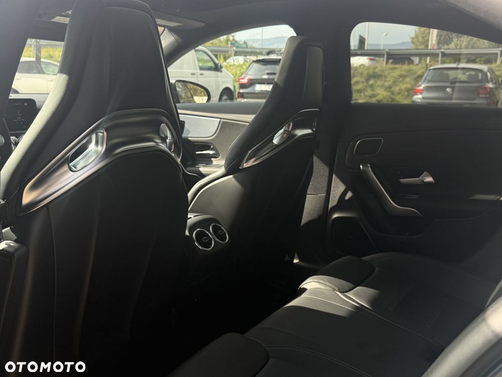 Mercedes-Benz CLA AMG 45 4-Matic 8G-DCT - 32