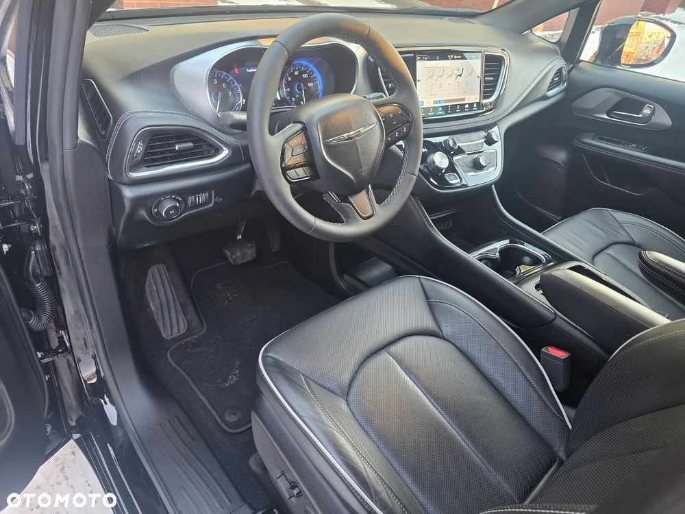 Chrysler Pacifica - 10