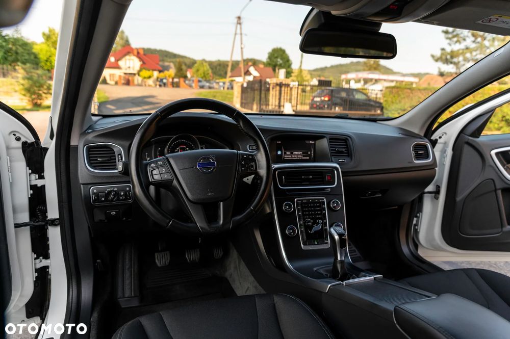 Volvo V60 D3 Kinetic - 33