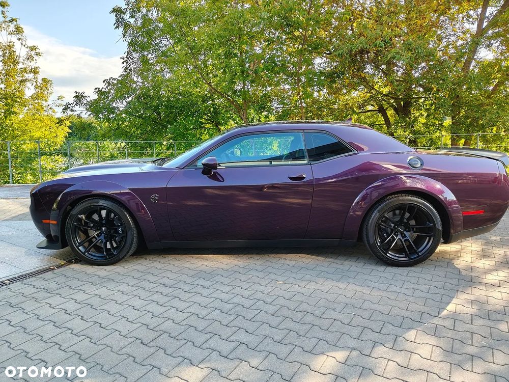 Dodge Challenger - 11