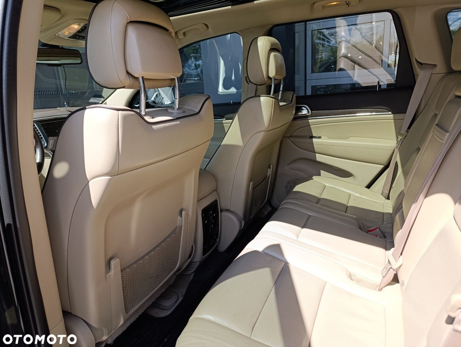 Jeep Grand Cherokee - 22