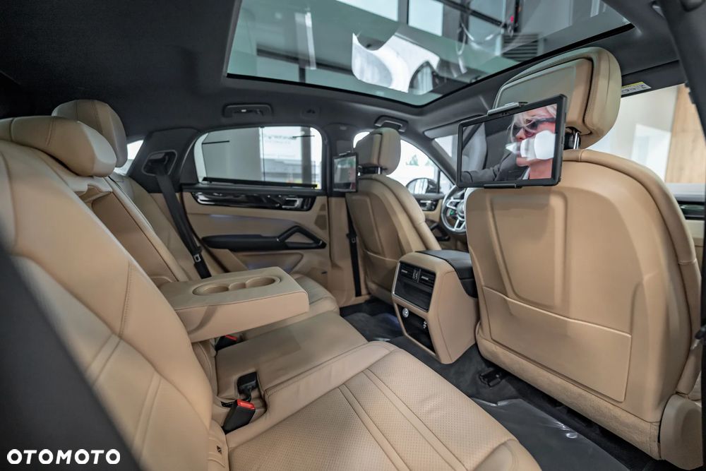 Porsche Cayenne Platinum Edition - 36
