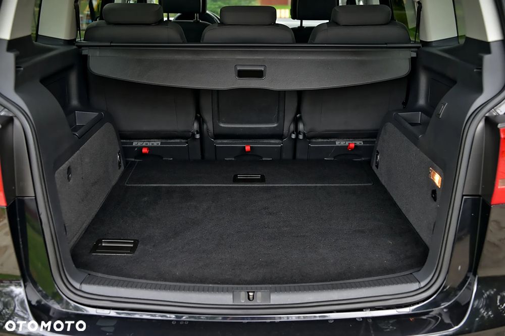 Volkswagen Touran - 27