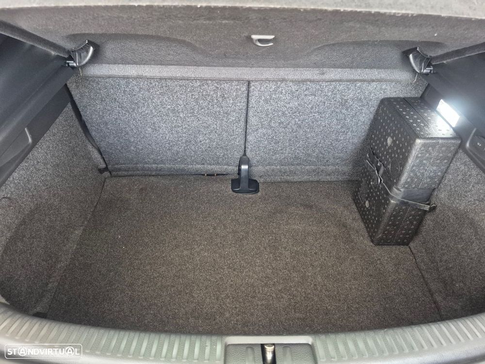 VW Scirocco 2.0 TDI Sport DSG - 32